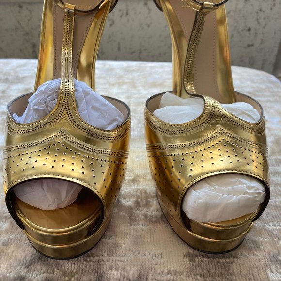 Worn once.  Pretty GOLD FENDI shoes - Picture 2 of 8